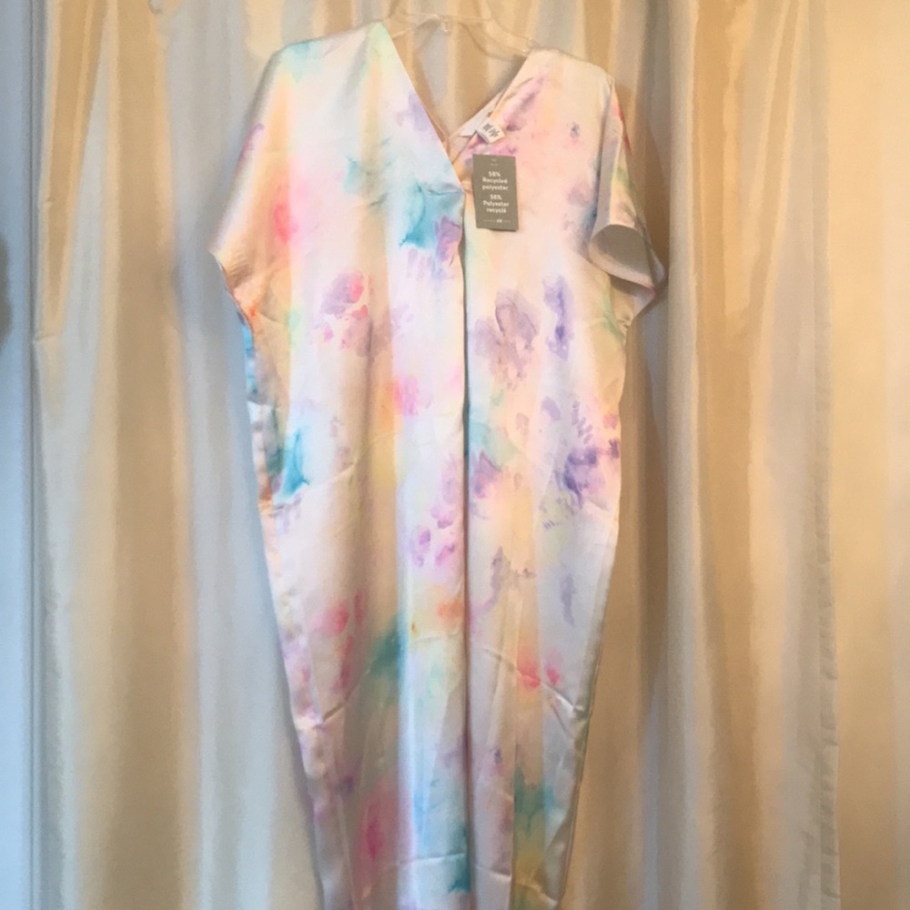 NWT H&M kaftan beautiful silky like floral rainbow / tie dye pattern size XS/S
